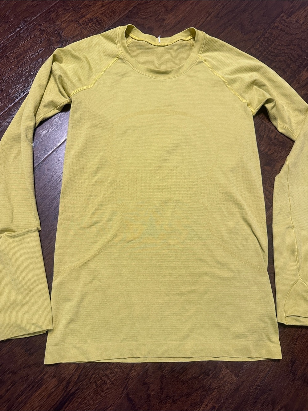 Lululemon Swiftly Tech 2.0 long sleeve  6
Yellow pear